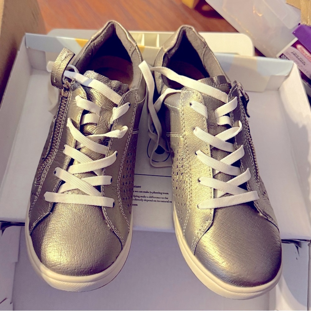 Earth brand Bronze Sneakers with Zipper. Size 6.5
New unworn